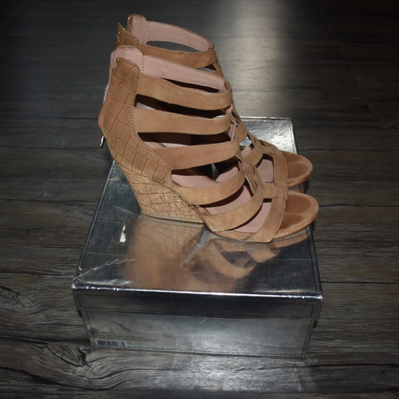 Sigerson Morrison Vernice Wedge - Picture 2 of 9